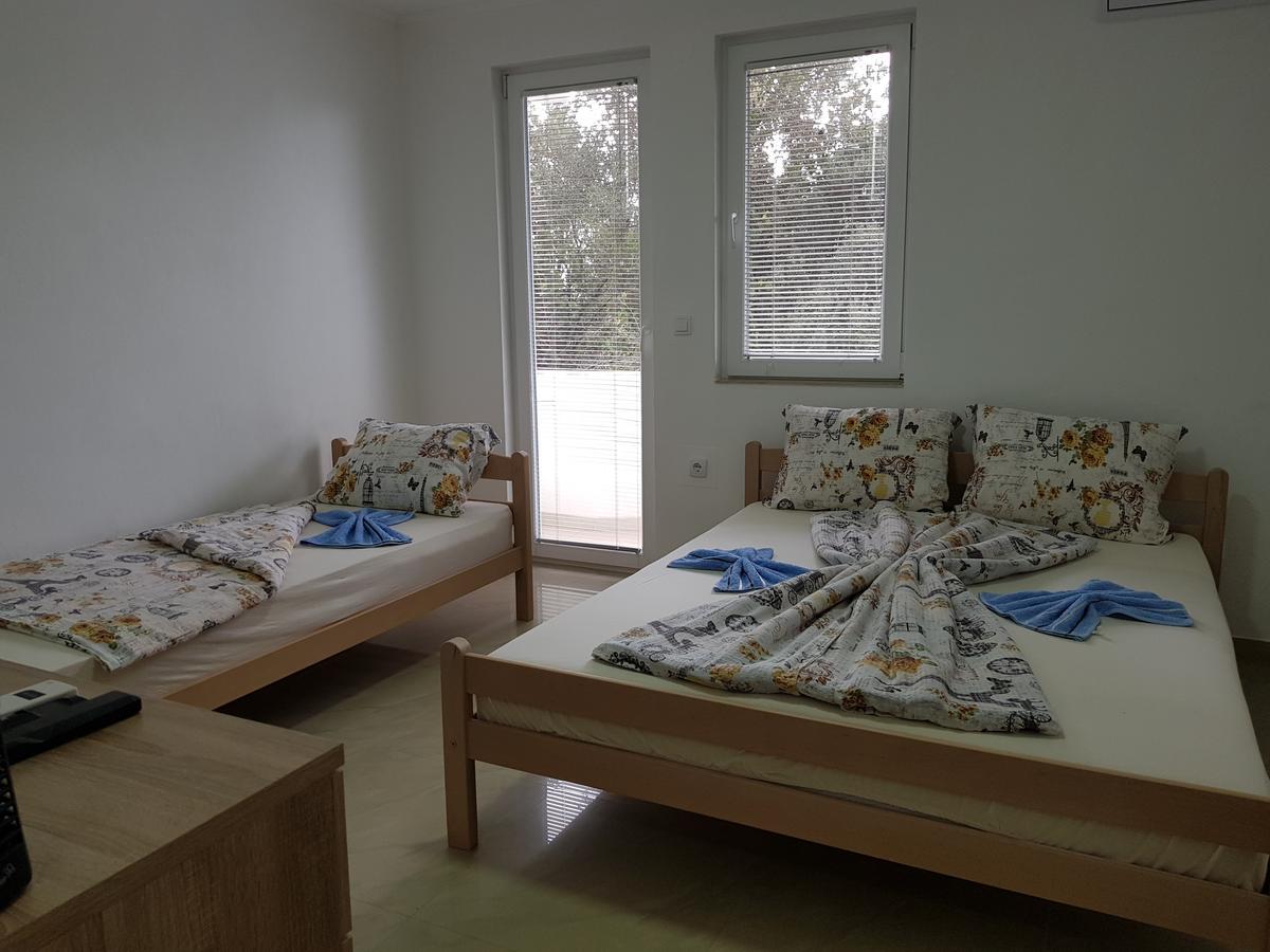 Apartmani Vila Ebra Utjeha Esterno foto